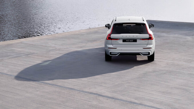 Volvo XC60 2.0 T6 [350] Plug-in Hybrid Plus Pro Dark 5dr AWD Gtron [NI] Estate - Image 9